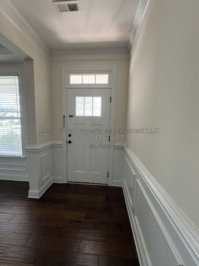 Building Photo - 2403 Palmdale Walk Dr