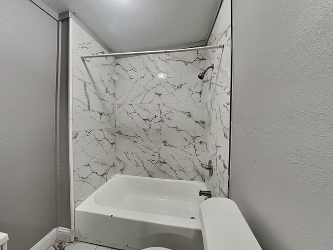 Building Photo - 2211 Hooper St