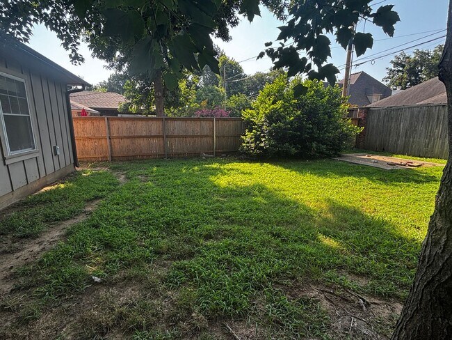 Building Photo - Brookside Charmer on secluded dead end street, just a 2 minute distance to restaurants, shopping ...