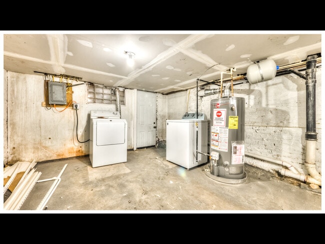 Building Photo - 1634 Darley Ave