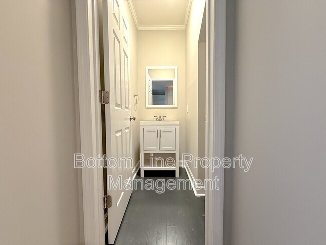 Building Photo - 416 Queens Rd