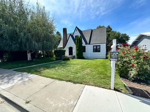 Building Photo - Columbia