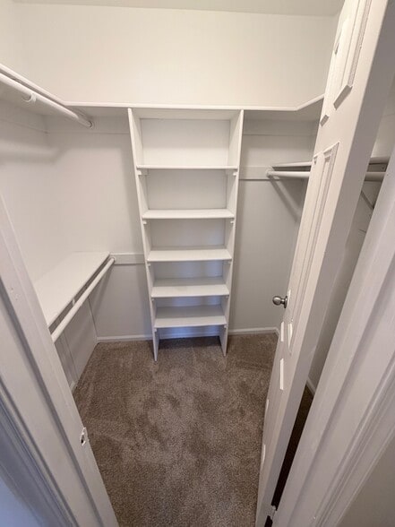 Building Photo - 20661 Shadyside Way