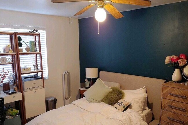 Bedroom 1 downstairs. - 914 SW 8th Ln