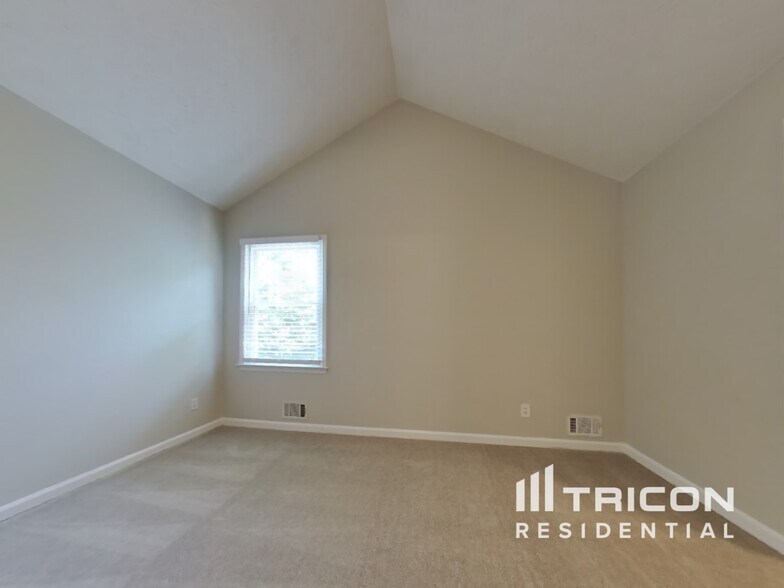 Building Photo - 705 Brook Cove