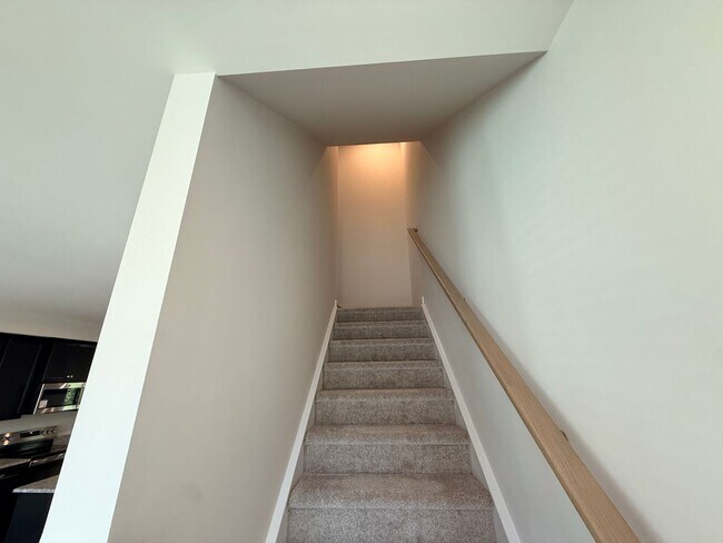 Building Photo - Brand New Townhome in the heart of Charotte