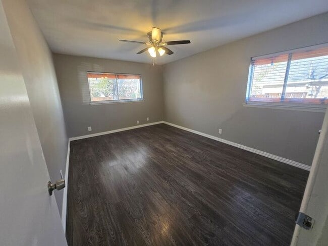 Building Photo - Spacious in Carrollton