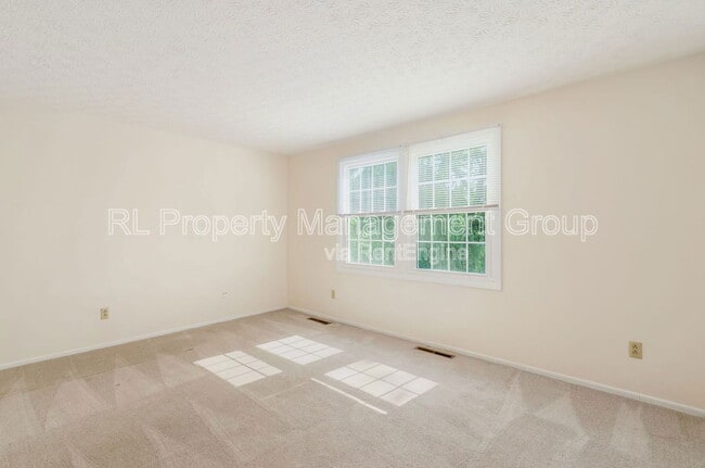 Building Photo - 66 Haddam Pl E