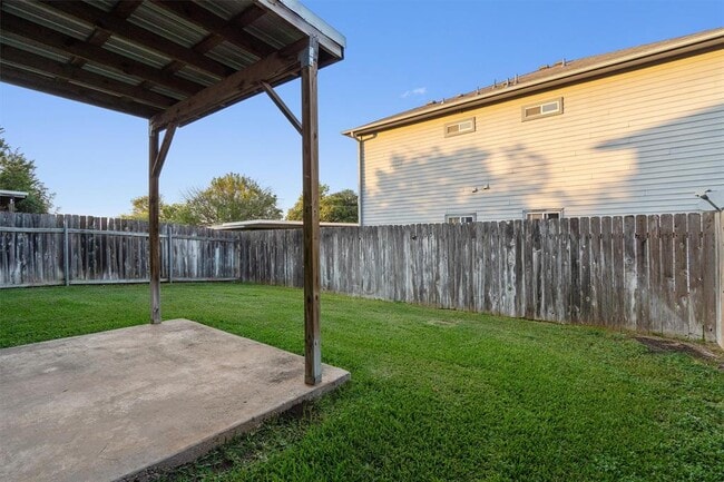 Building Photo - 2913 Whisper Oaks Ln