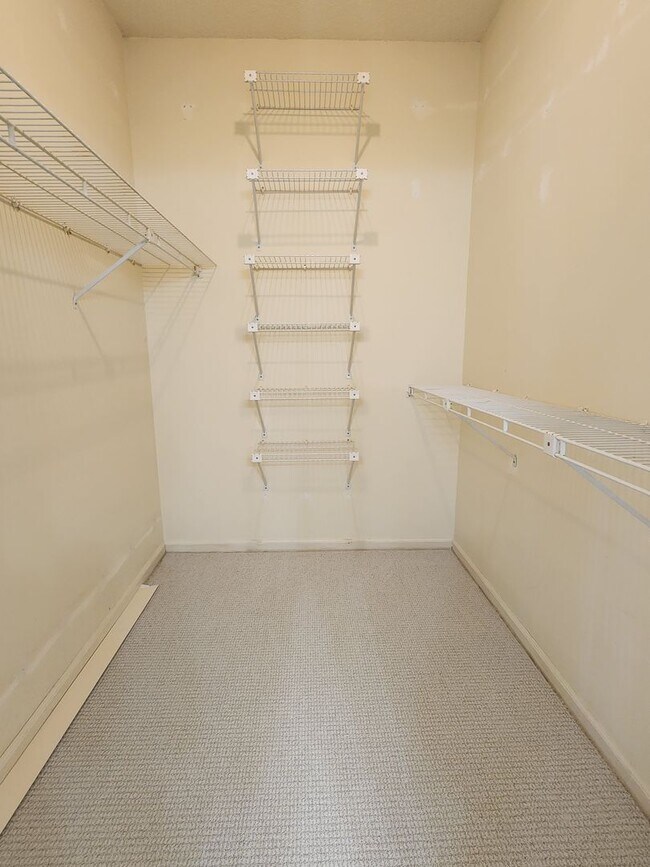 Building Photo - **AVAILABLE IN JUNE ** Landings Executive 3 Bedroom home