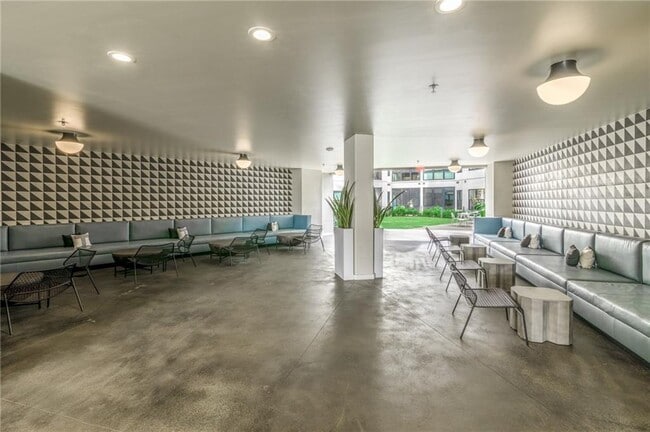 Building Photo - 800 Embassy Dr