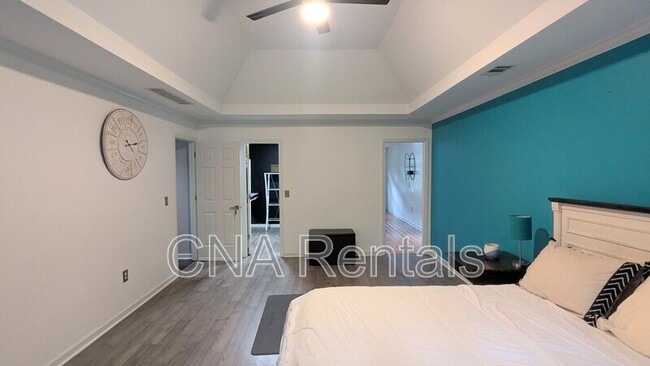 Building Photo - 573 Trailwood Ln SW