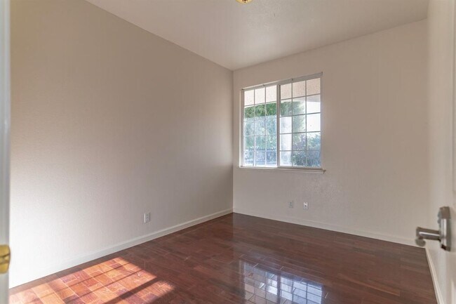 Building Photo - 1727 Wingfoot Dr
