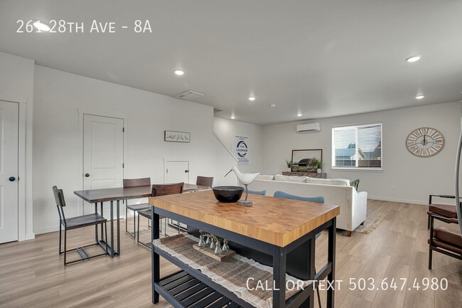 Building Photo - 261 SE 28th Ave