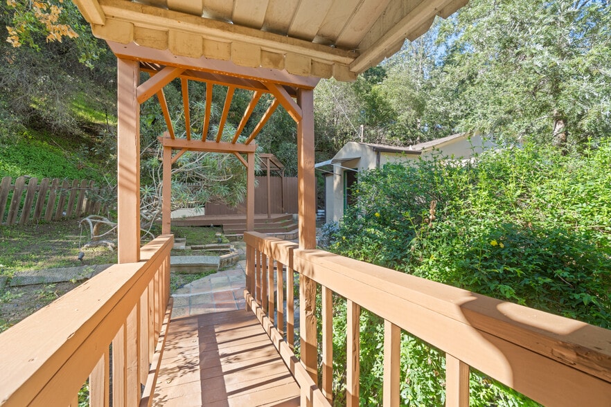 Building Photo - 3705 Fredonia Dr