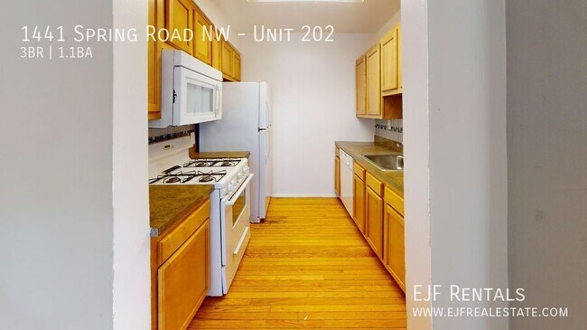 Building Photo - 1441 Spring Rd NW