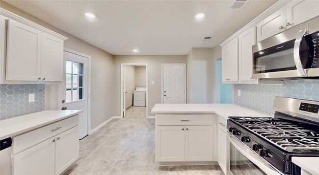Building Photo - 1404 Meadowcrest Dr