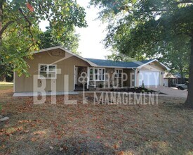 Building Photo - Charming 3-Bedroom Home in Branson – Great...