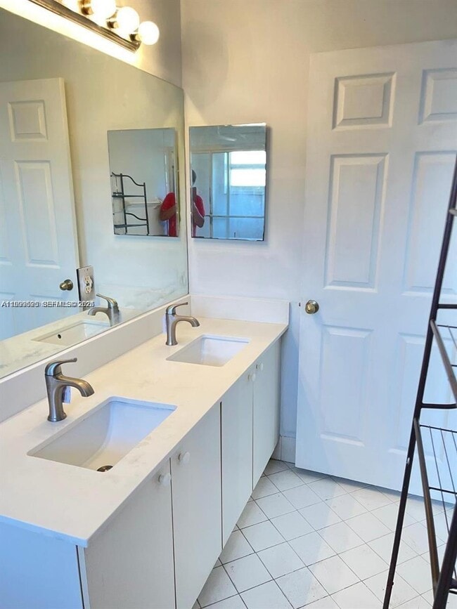 Building Photo - 8784 SW 213th Ln