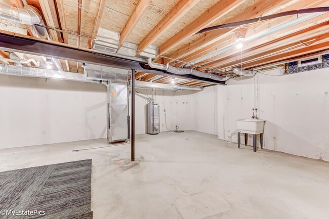 Building Photo - 4749 Grove Ct