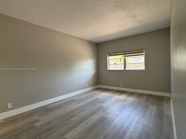 Building Photo - 2200 E Hallandale Beach Blvd