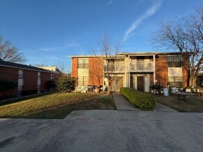 Building Photo - SE 4th St #103