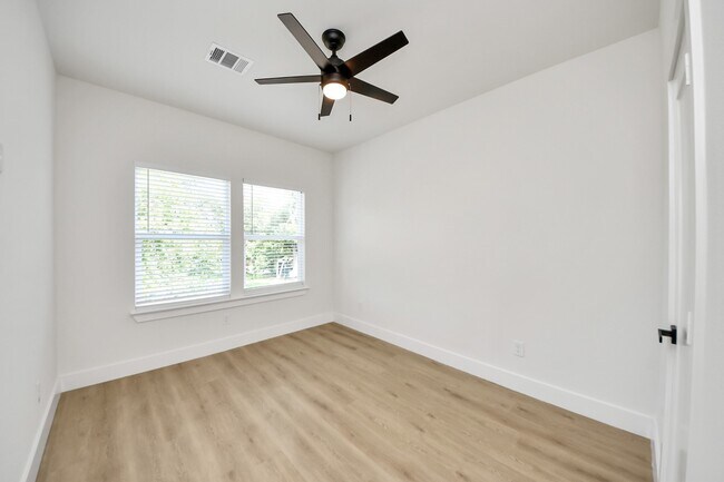 Building Photo - 1316 W Willis St