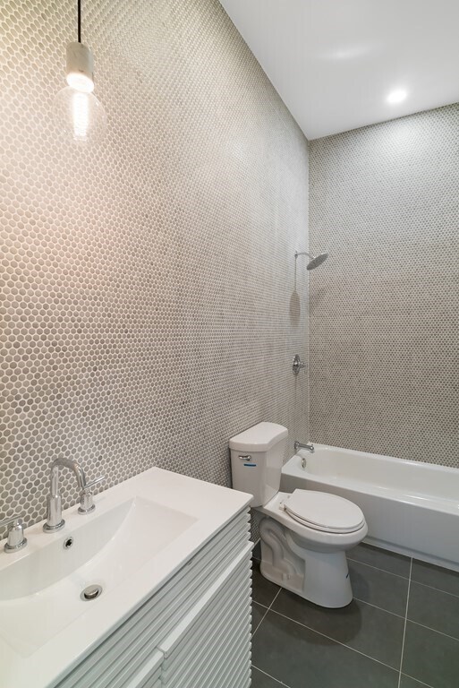 Building Photo - 249 Marion St