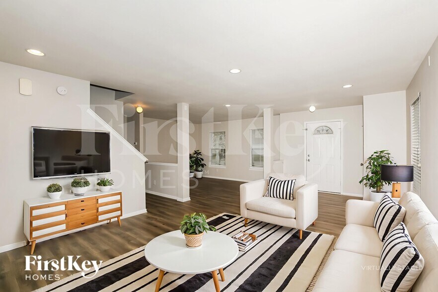 Building Photo - 15490 Gallow Ln