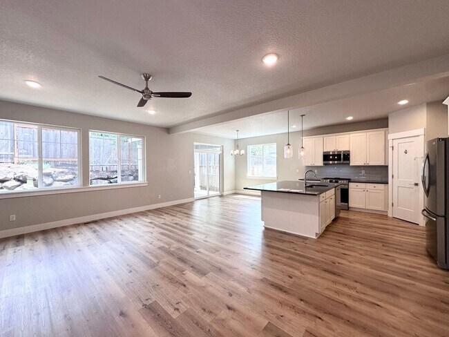 Building Photo - Beautiful Home in Desirable Monterey Estates – Happy Valley