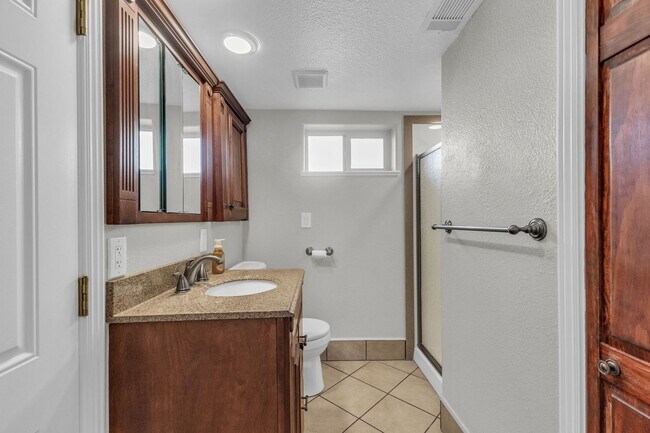 Building Photo - Spacious 5 Bed in Riverdale with Large Yard