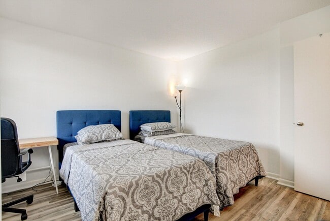 Building Photo - 1915 Lavers Cir