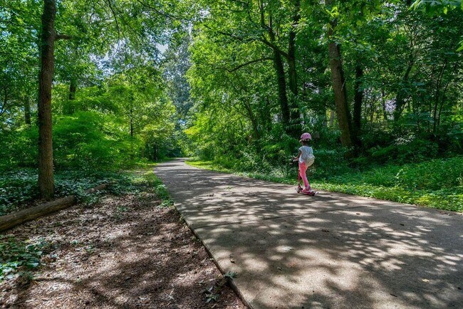 Building Photo - 183 Locust St NE
