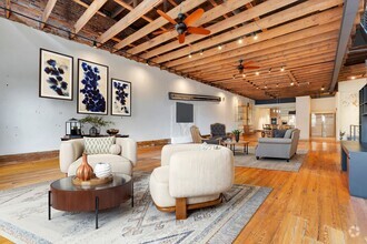 Building Photo - Condo In The Heart of Downtown Greenville!