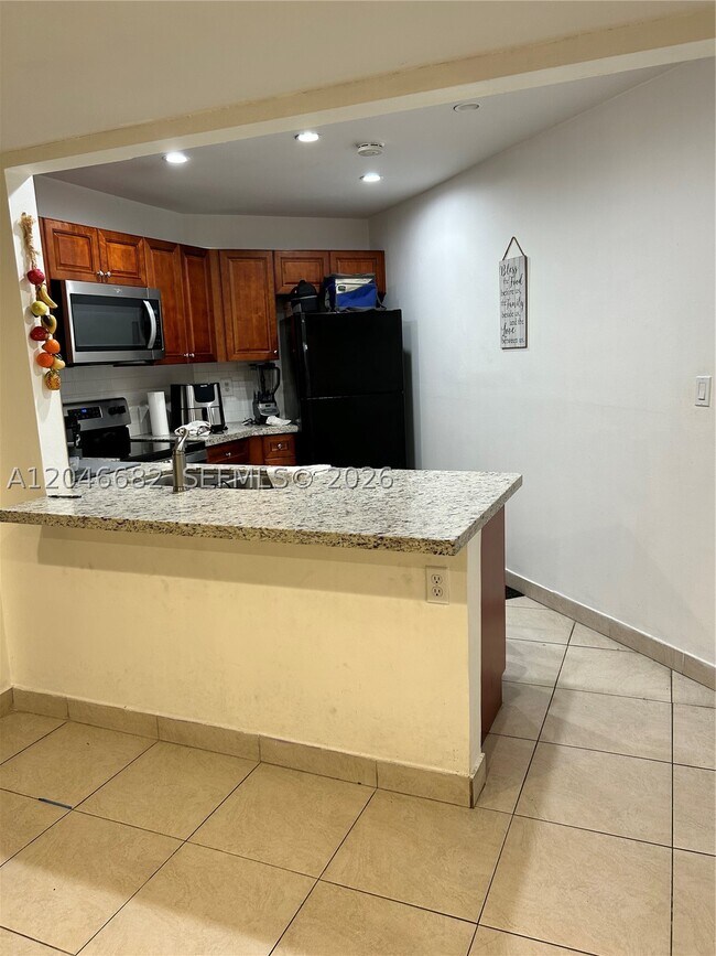 Building Photo - 9421 Fontainebleau Blvd