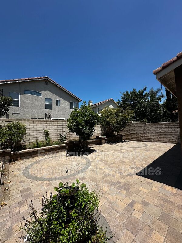 Building Photo - 1455 E Holcomb Pl