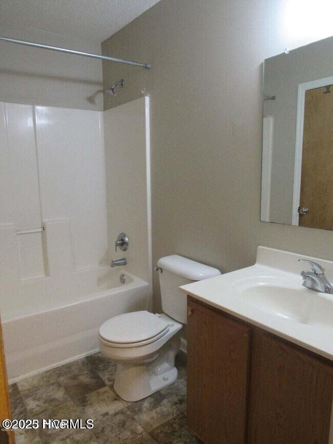 Building Photo - 949 W Pueblo Dr