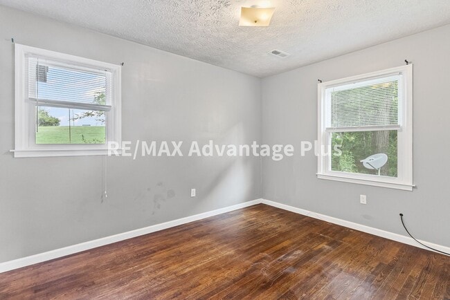 Building Photo - 2-Bedroom Home Walking Distance to Longwood University