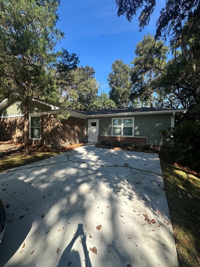 Primary Photo - Newly remodeled 4/2 in the Eastgate Commun...