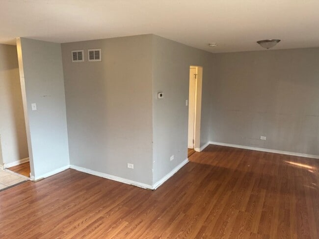Building Photo - Available Now – 4 Bed, 2 Bath