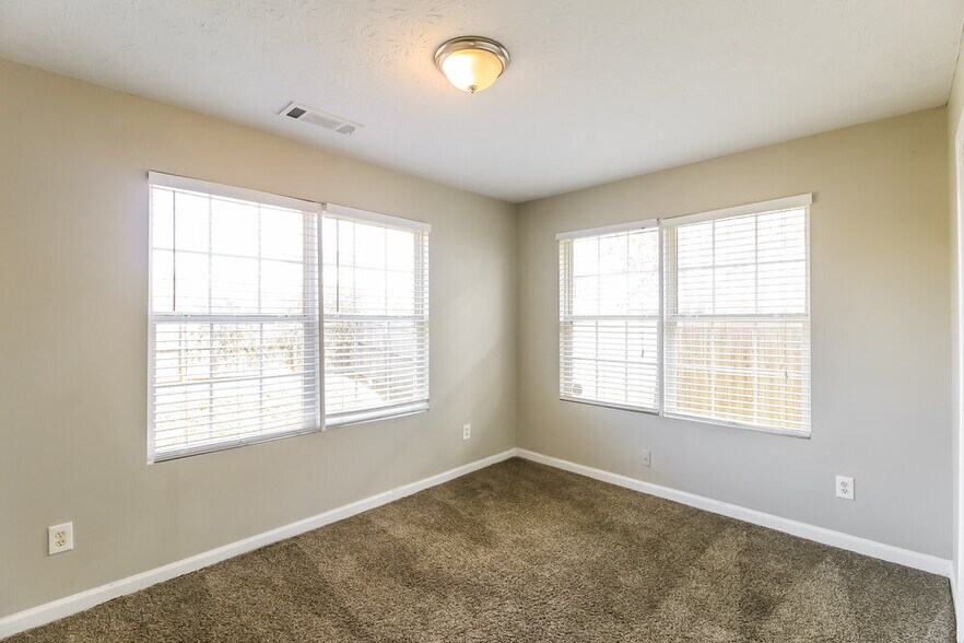 Building Photo - 465 Cathedral Dr