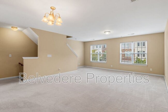 Building Photo - 39 Ackland Dr