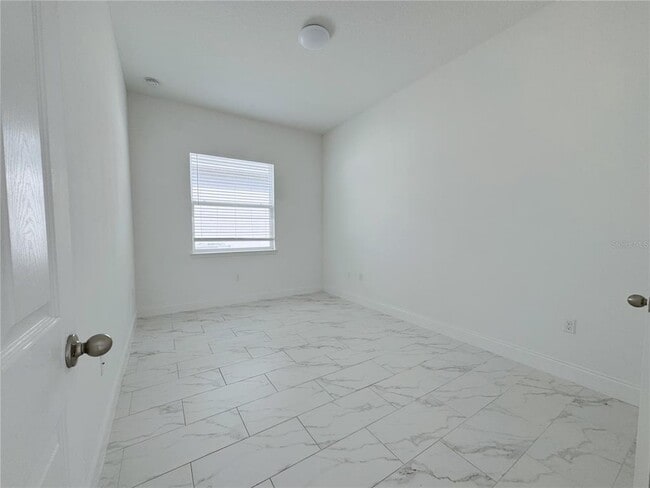 Building Photo - 725 Dennis Ave