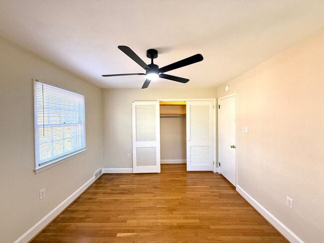 Building Photo - 2841 Deerwood Dr