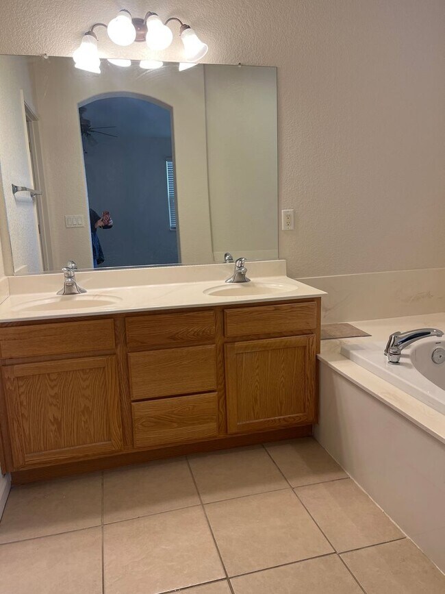 Building Photo - Easy living