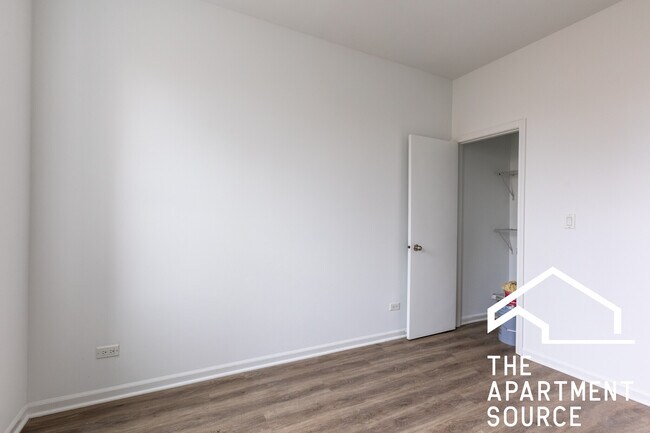 Building Photo - 5054 N Winthrop Ave