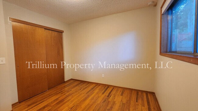 Building Photo - 215 SE 74th Ave