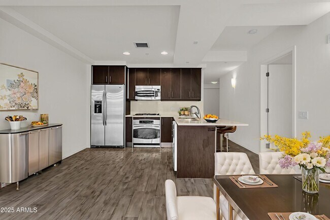 Building Photo - 7131 E Rancho Vista Dr