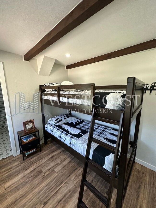 Building Photo - Charming Big Bear Retreat – Cozy 2-Bed Cab...