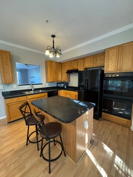Kitchen - 61 Harbour Heights Dr